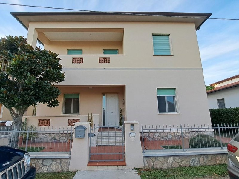 Villa bifamiliare in Vendita a Rosignano Marittimo, zona Rosignano Solvay, 380'000&euro;, 110 m², con Box