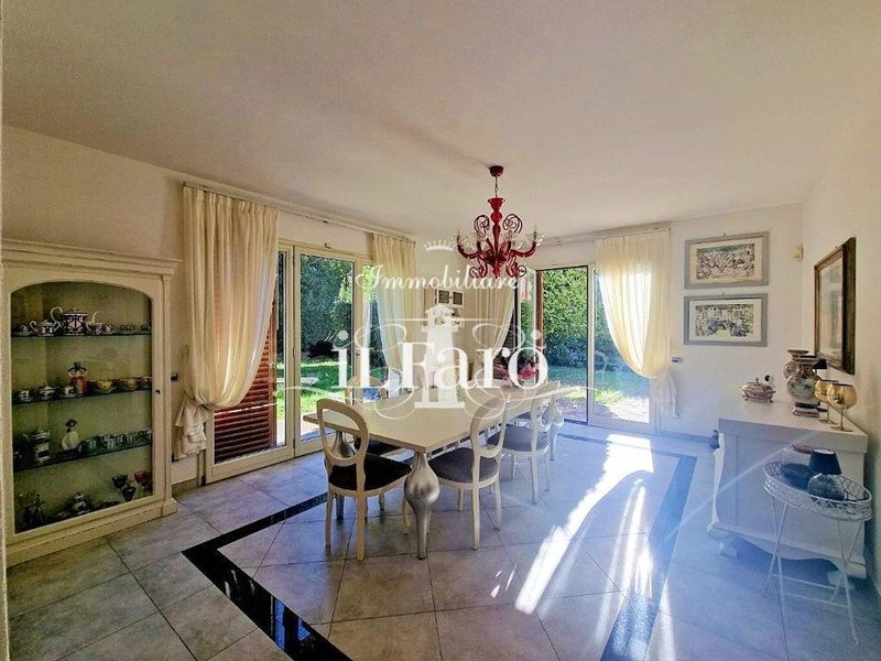 Villa in Vendita a Cascina, 580'000&euro;, 400 m², con Box