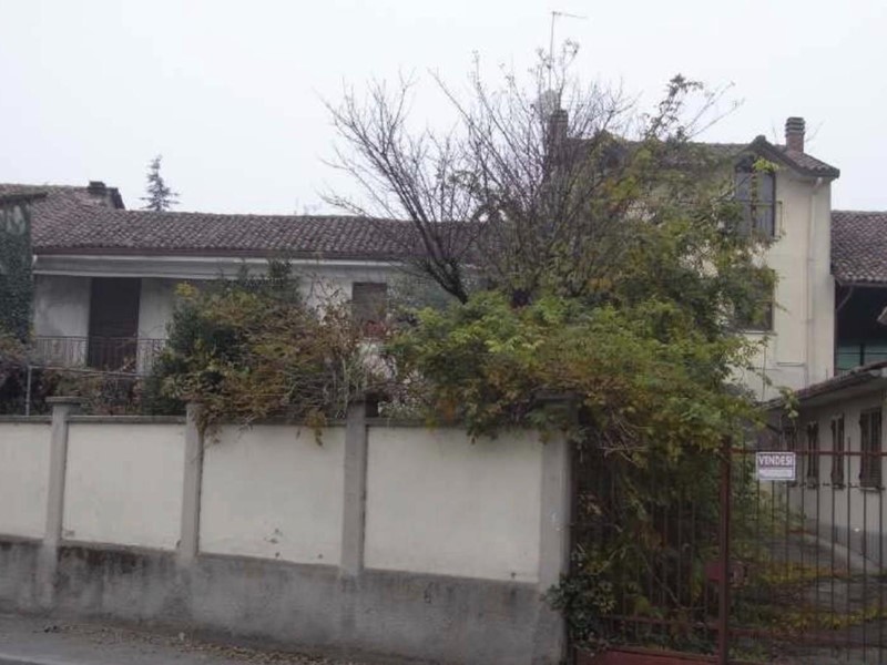 Casa Indipendente in Vendita a Dorno, 56'250&euro;, 366 m²
