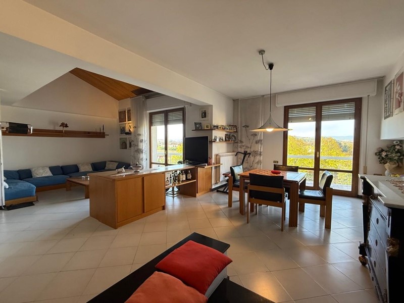 Appartamento in Vendita a Certaldo, 270'000&euro;, 165 m², arredato