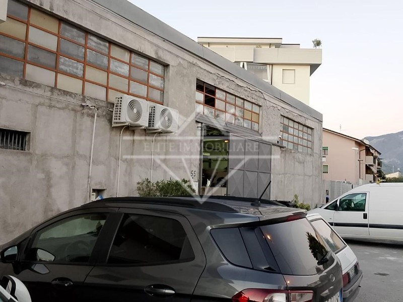 Capannone in Vendita a Carrara, zona Avenza, 177'000&euro;, 170 m²