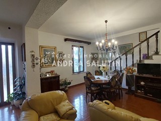 Casa Indipendente in Vendita a Buti, zona Cascine, 319'000&euro;, 300 m², arredato, con Box