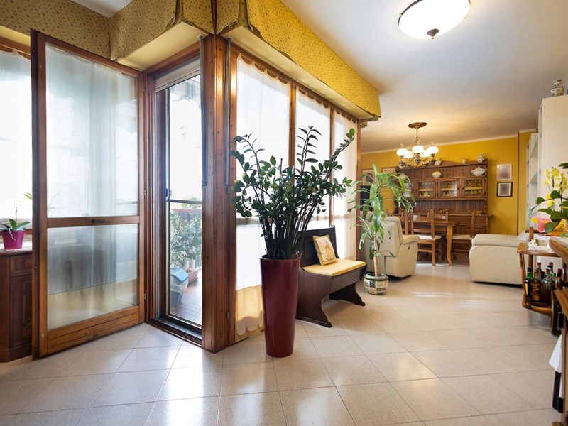 Appartamento in Vendita a Cascina, zona San Lorenzo Alle Corti, 180'000&euro;, 90 m², con Box