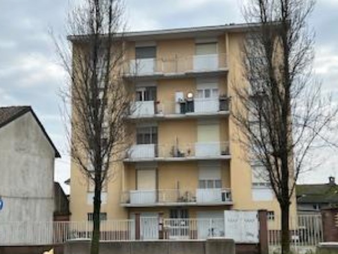 Quadrilocale in Vendita a Robbio, 42'075&euro;, 83 m², con Box