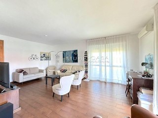 Appartamento in Vendita a Pisa, 410'000&euro;, 160 m², con Box