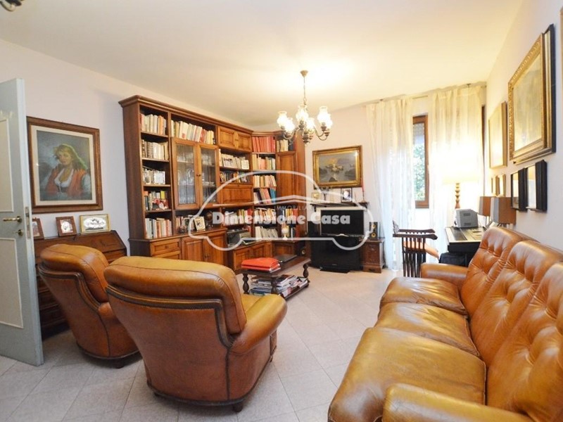 Appartamento in Vendita a Lucca, zona San Vito, 185'000€, 110 m², con Box