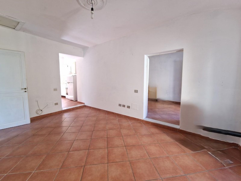 Quadrilocale in Vendita a Carrara, zona Bedizzano, 80'000&euro;, 70 m²
