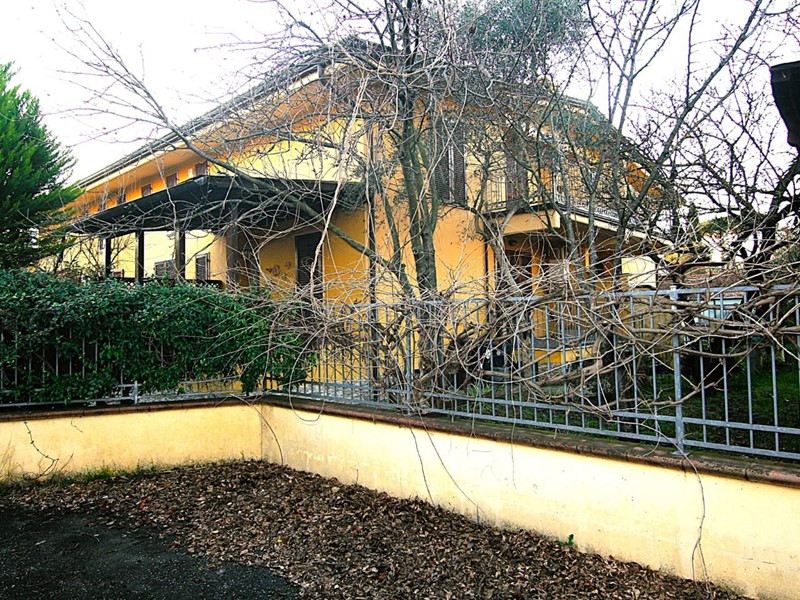 Villetta a schiera in Vendita a Carrara, zona Marina di Carrara, 530'000&euro;, 180 m², arredato