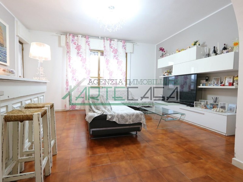 Appartamento in Vendita a Buti, zona Cascine, 159'000&euro;, 120 m², con Box