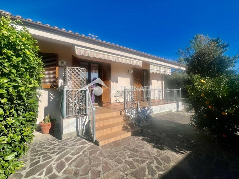 Villa in Vendita a San Giuliano Terme, zona Arena Metato, 450'000&euro;, 163 m², arredato