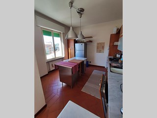 Appartamento in Vendita a Massa, 228'000€, 138 m², arredato, con Box