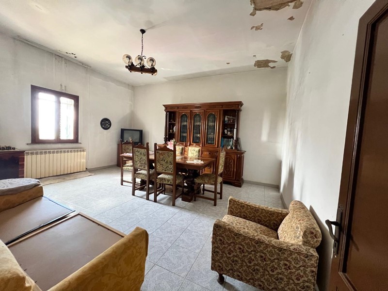 Casale in Vendita a Cerreto Guidi, 75'000&euro;, 250 m²