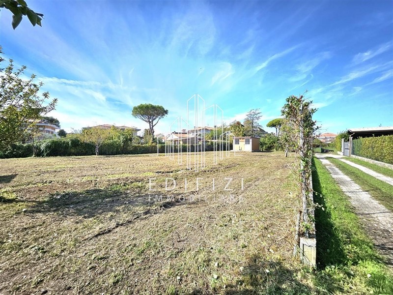 Terreno agricolo in Vendita a Massa, zona Marina di Massa, 105'000€, 1340 m²