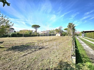 Terreno agricolo in Vendita a Massa, zona Marina di Massa, 105'000€, 1340 m²