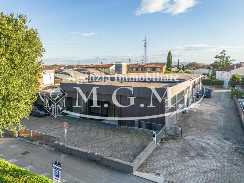 Capannone in Vendita a Calcinaia, zona Fornacette, 800'000&euro;, 1000 m²