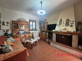 Casa Indipendente in Vendita a Capannori, zona Segromigno In Monte, 140'000&euro;, 90 m², arredato