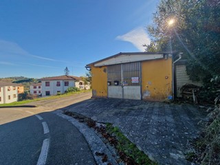 Capannone in Vendita a Crespina Lorenzana, zona Crespina, 59'000&euro;, 164 m²