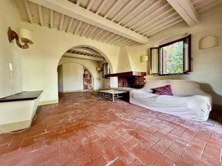 Casa di corte in Vendita a Casciana Terme Lari, zona Usigliano, 350'000&euro;, 179 m²