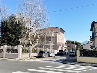 Appartamento in Vendita a Camaiore, zona Lido di Camaiore, 590'000€, 80 m², arredato
