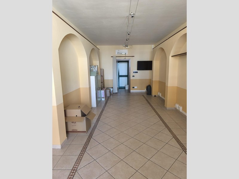 Immobile commerciale in Affitto a Capannoli, zona San Pietro In Belvedere, 350&euro;, 38 m²