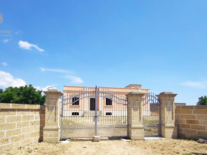 Villa in Vendita a Montesano Salentino, 259'000€, 560 m²