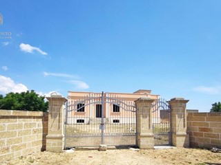 Villa in Vendita a Montesano Salentino, 259'000€, 560 m²