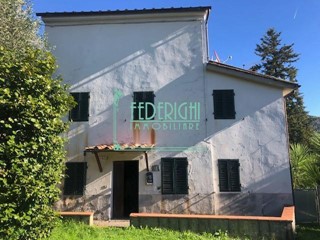 Casa Semi Indipendente in Vendita a Capannori, zona Matraia, 80'000&euro;, 90 m², con Box