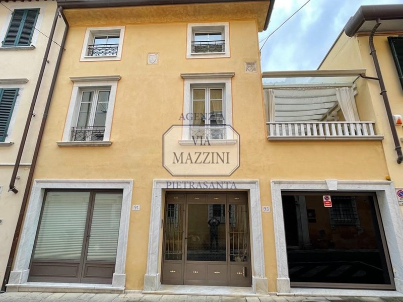 Appartamento in Vendita a Pietrasanta, 2'900'000&euro;, 412 m², con Box