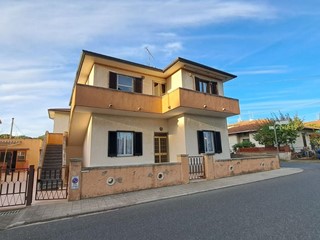 Villa bifamiliare in Vendita a Rosignano Marittimo, zona Rosignano Solvay, 490'000&euro;, 230 m², con Box