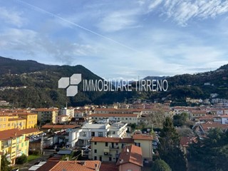 Appartamento in Vendita a Massa, 265'000&euro;, 134 m², arredato, con Box