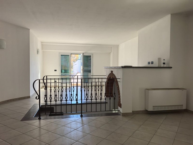 Appartamento in Affitto a Calcinaia, zona Fornacette, 1'600&euro;, 135 m²