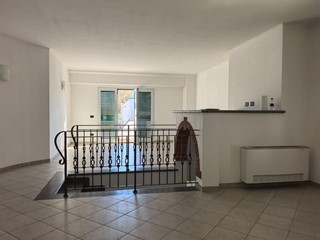 Appartamento in Affitto a Calcinaia, zona Fornacette, 1'600&euro;, 135 m²