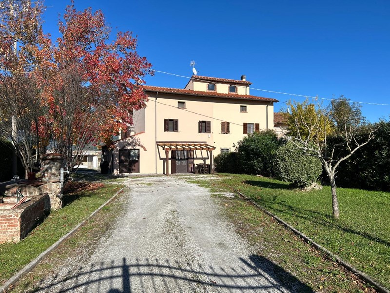 Villa bifamiliare in Vendita a Cascina, zona San Prospero Navacchio, 410'000&euro;, 260 m²