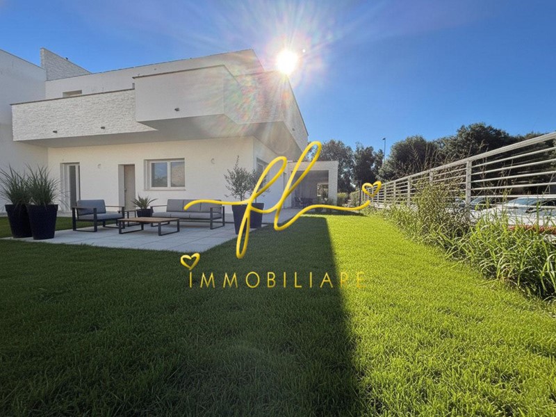Villetta a schiera in Vendita a Livorno, zona Montenero, 680'000&euro;, 200 m², con Box