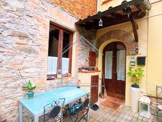Casa Indipendente in Vendita a Camaiore, zona Nocchi, 160'000&euro;, 80 m², arredato