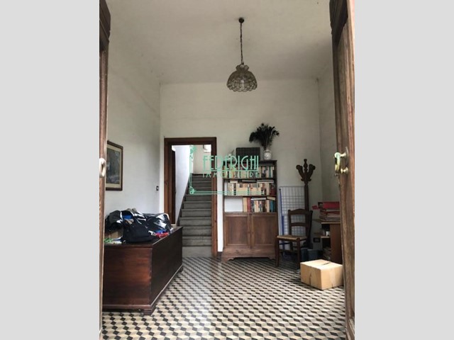 Casa Indipendente in Vendita a Lucca, zona San Pietro a Vico, 200'000&euro;, 200 m², con Box