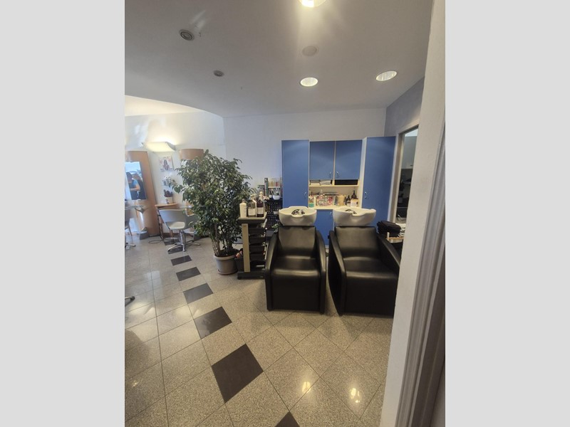 Attività commerciale in Vendita a Monteroni d'Arbia, 180'000€, 60 m²