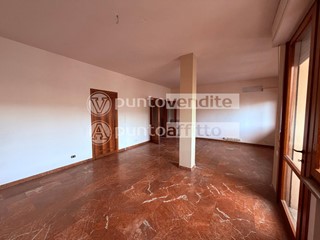 Appartamento in Vendita a Lucca, 300'000€, 140 m², con Box