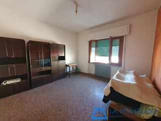 Quadrilocale in Vendita a Lamporecchio, 85'000€, 70 m², arredato, con Box