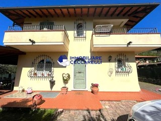 Villa in Vendita a Massa, zona Romagnano, 530'000&euro;, 160 m²