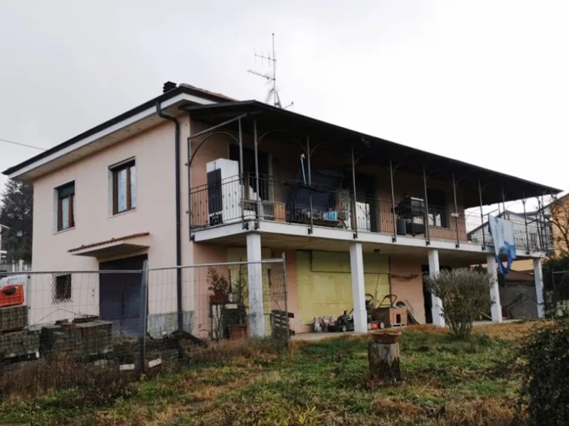 Villa bifamiliare in Vendita a Rivalba, 121'500&euro;, 208 m²