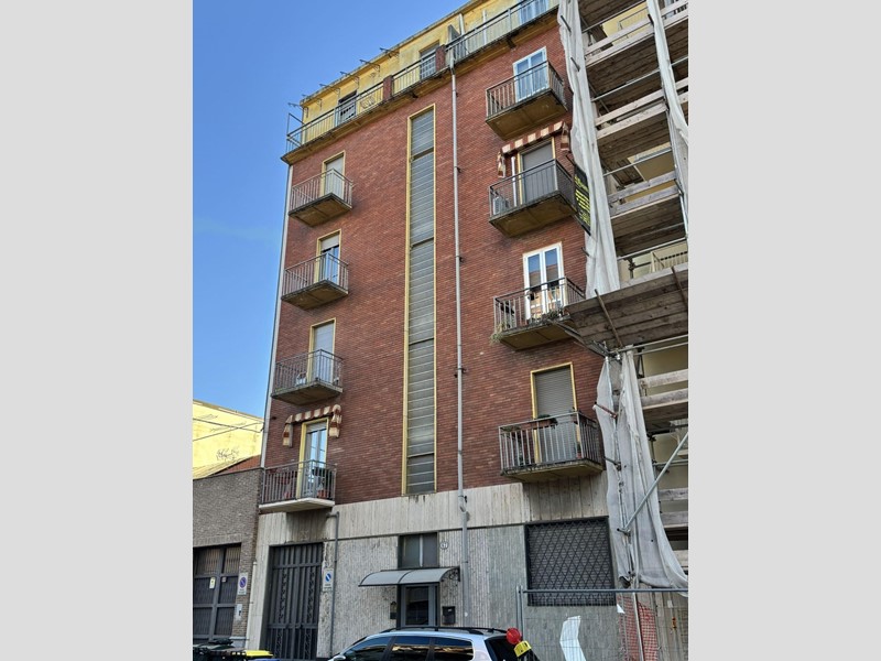 Bilocale in Vendita a Torino, 51'000&euro;, 59 m²