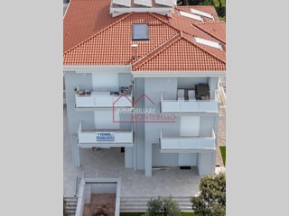 Appartamento in Vendita a Camaiore, zona Lido di Camaiore, 1'700'000€, 130 m², arredato