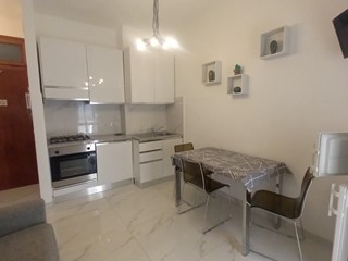 Bilocale in Vendita a Camaiore, zona Lido di Camaiore, 260'000€, 35 m², arredato, con Box