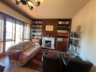 Appartamento in Vendita a Camaiore, zona Lido di Camaiore, 620'000€, 120 m², arredato, con Box