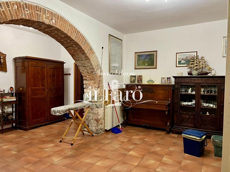 Appartamento in Vendita a Massarosa, 200'000€, 221 m², arredato