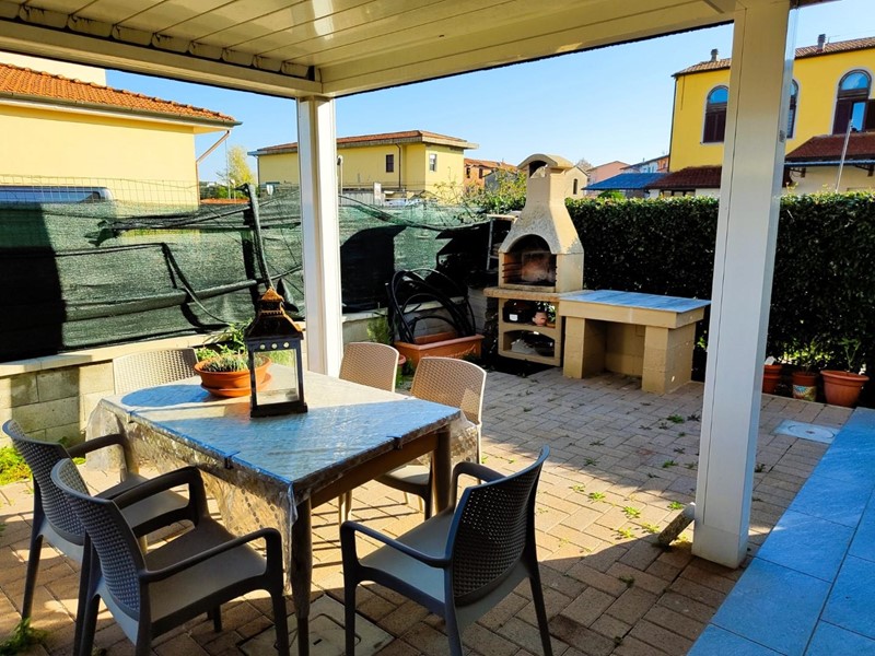 Casa Indipendente in Vendita a San Miniato, zona Ponte a Egola, 290'000&euro;, 117 m², con Box