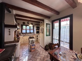 Villa bifamiliare in Vendita a Cascina, zona Latignano, 345'000&euro;, 140 m², arredato, con Box