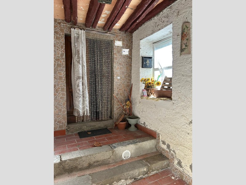 Casa Indipendente in Vendita a Pescaglia, zona Focchia, 68'000&euro;, 140 m², arredato