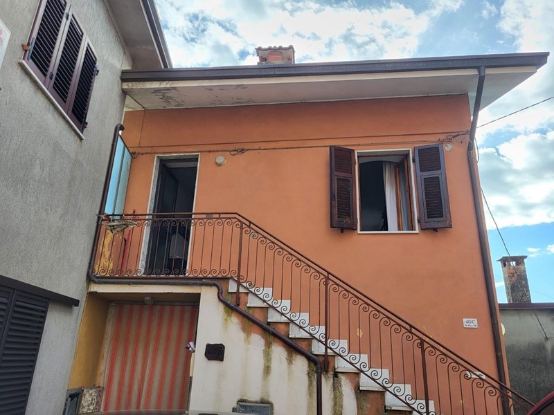 Casa Semi Indipendente in Vendita a Carrara, zona Fossone, 95'000&euro;, 70 m²